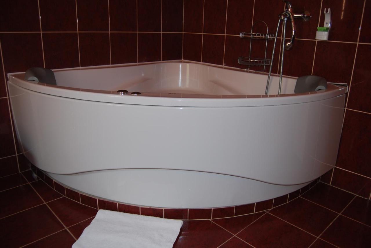 Dreibettzimmer mit Dusche