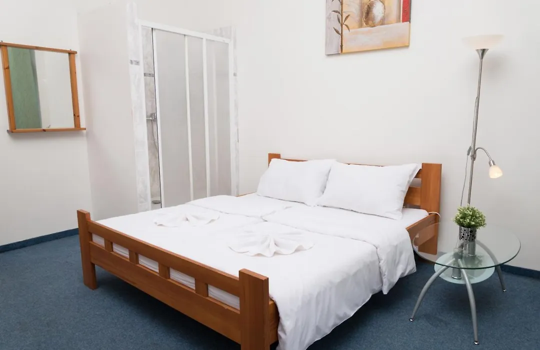 Hotel Praha Club Bed & Breakfast-1